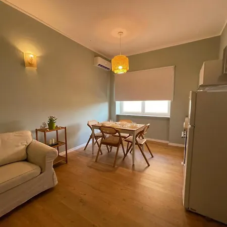 Cozy By Maura Apartment
