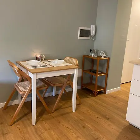 Cozy By Maura Apartment
