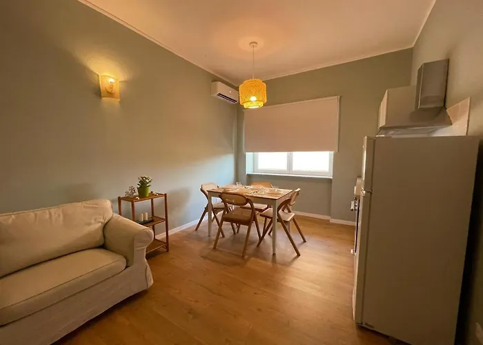 Cozy By Maura Apartman